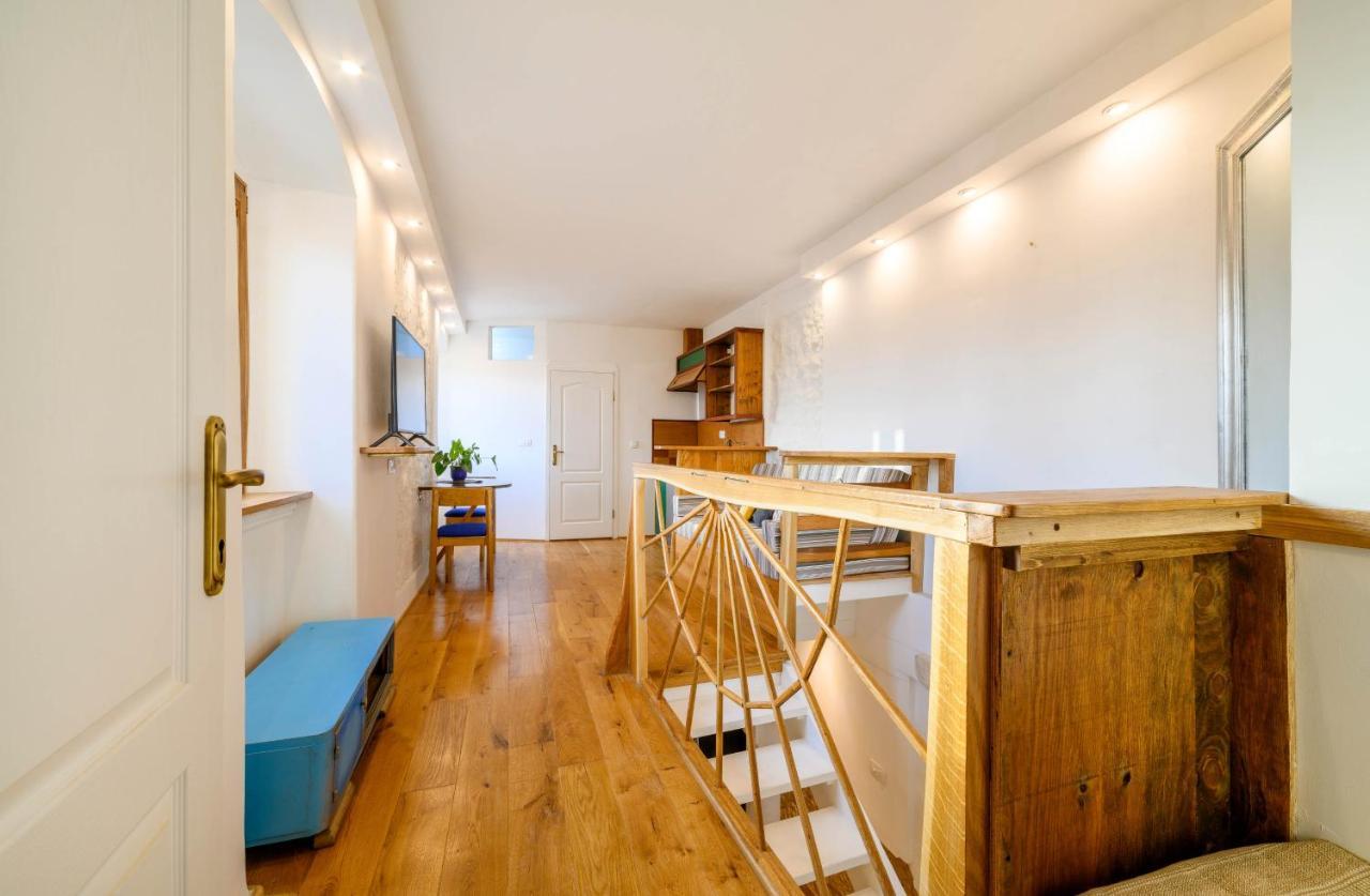 On The Rock Apartments Шибеник Екстер'єр фото