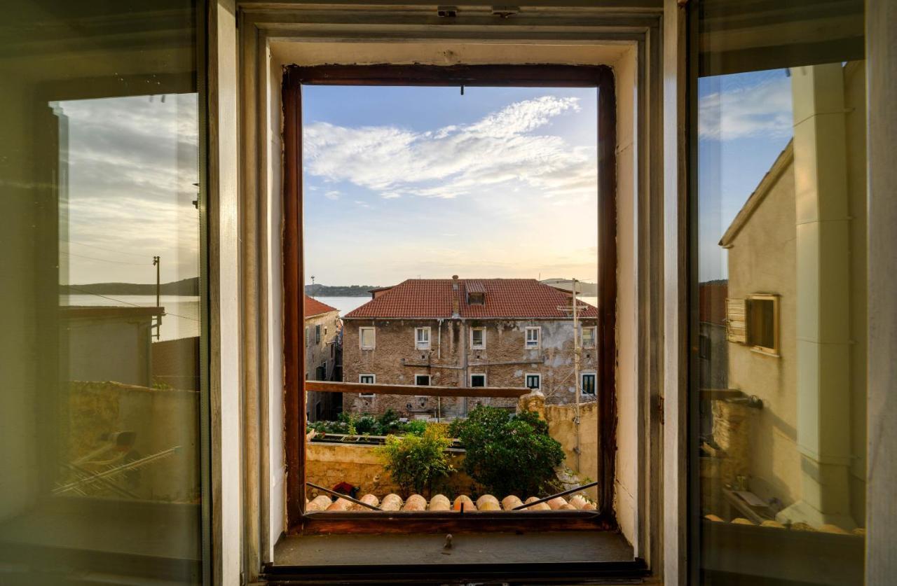 On The Rock Apartments Шибеник Екстер'єр фото