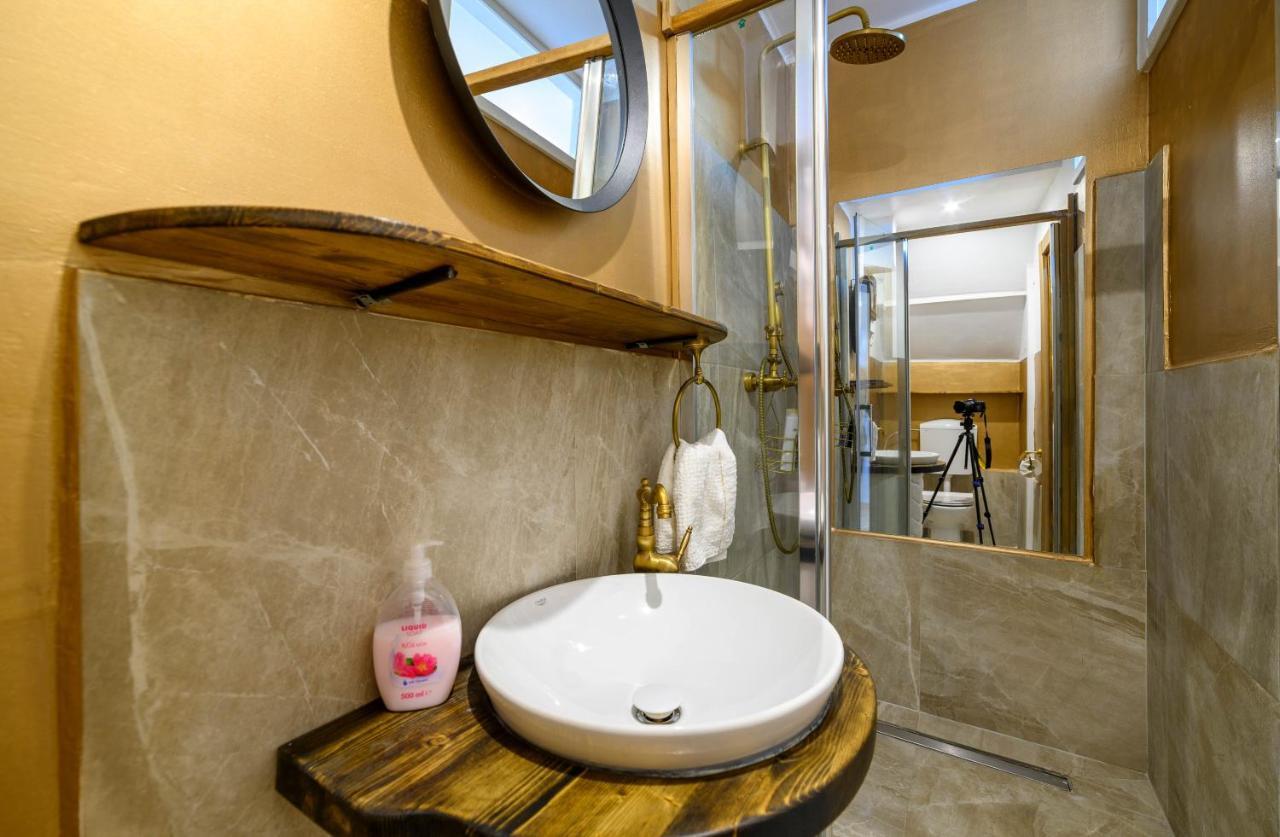 On The Rock Apartments Шибеник Екстер'єр фото